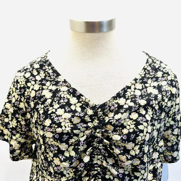 NWT SO GOODS FOR LIFE Juniors Short Sleeve Pullover V-Neck Floral Black Top Sz L - Picture 2 of 11